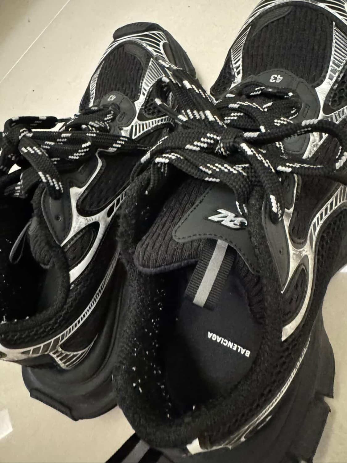 발렌시아가 3XL 스니커즈 블랙 화이트 상품이미지3