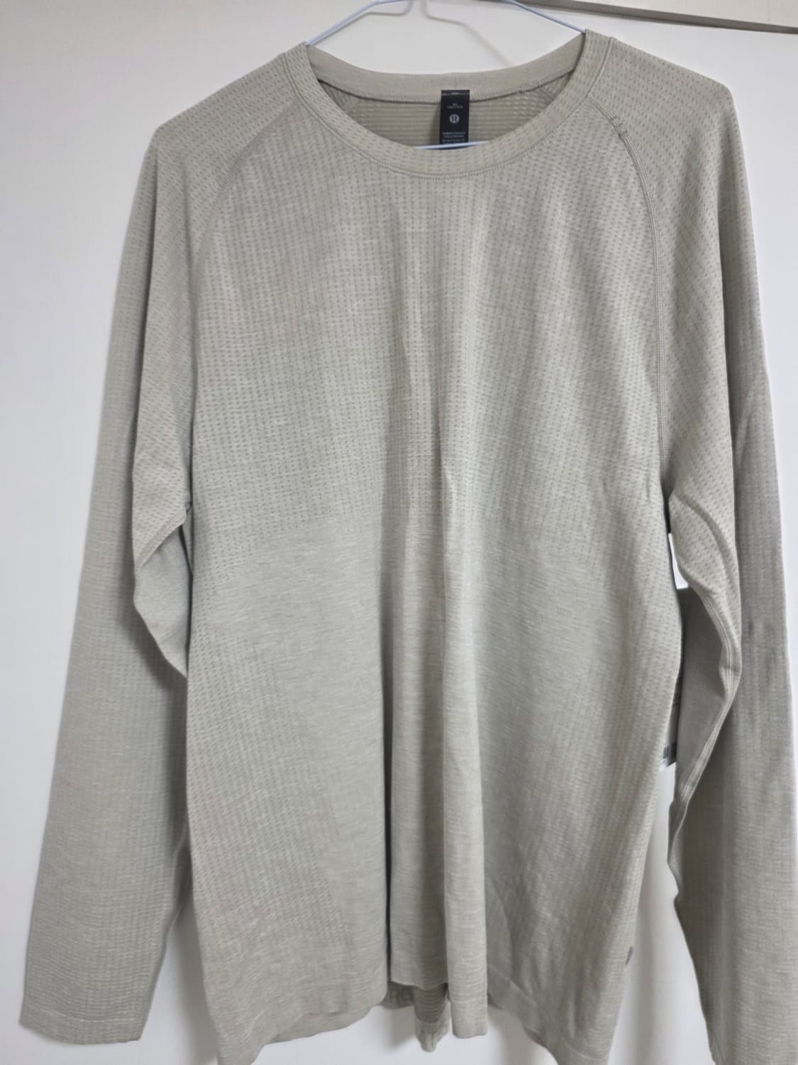 온러닝 메탈 벤트 테크 긴팔 m 상품이미지1