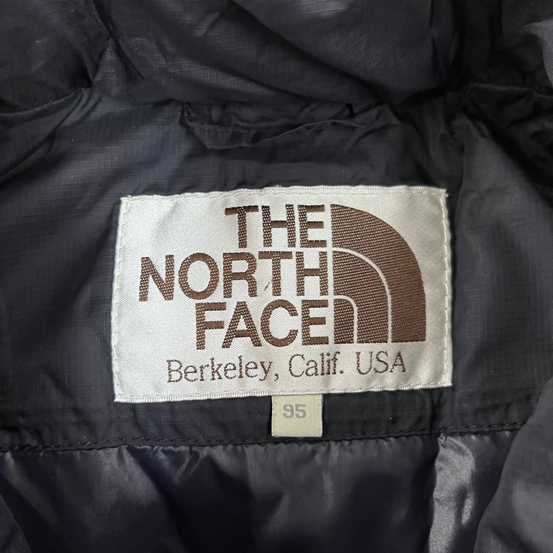 100 노스페이스 한정판 스웨이드 700 눕시조끼패딩 상품이미지4