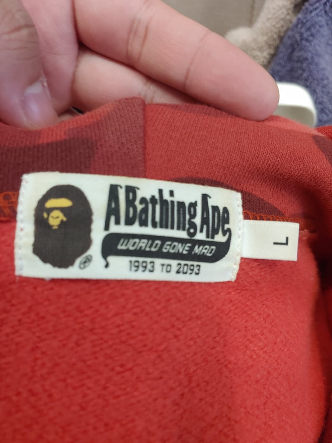 [L] 베이프 스왈로브스키 베이프 로고 레드카모 후드집업 상품이미지3