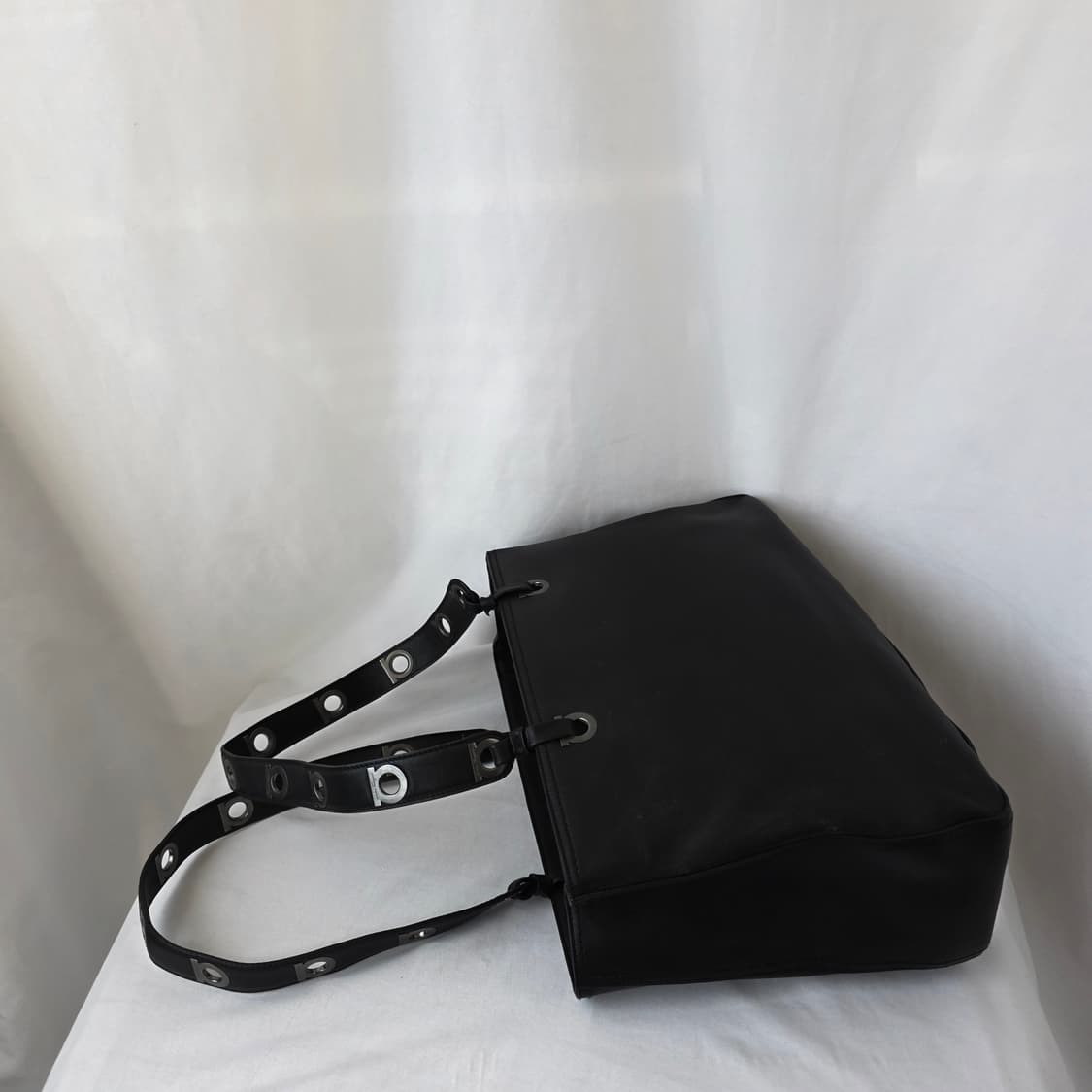 [정품 Ferragamo] 페레가모 빈티지 간치니버클 레더 숄더백 쇼퍼백 상품이미지4