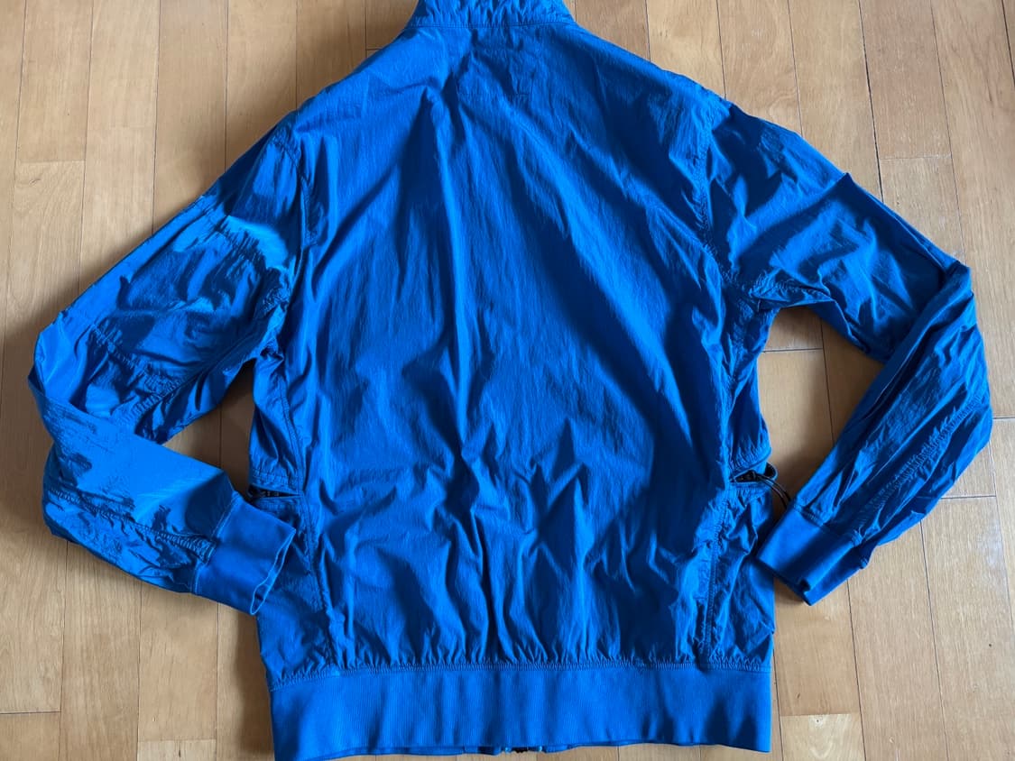 CP컴퍼니 크롬-R 렌즈 숏 봄버 자켓 상품이미지8