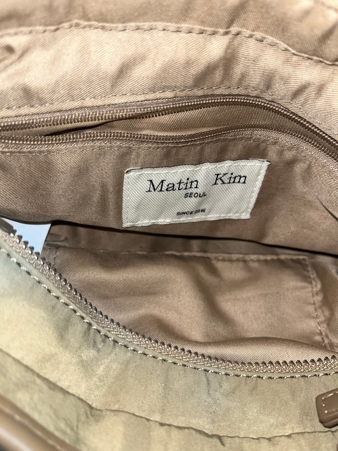 마뗑킴 마들렌 라운드백 라이트 카키 숄더백 대학생 가방 matin kim 상품이미지6