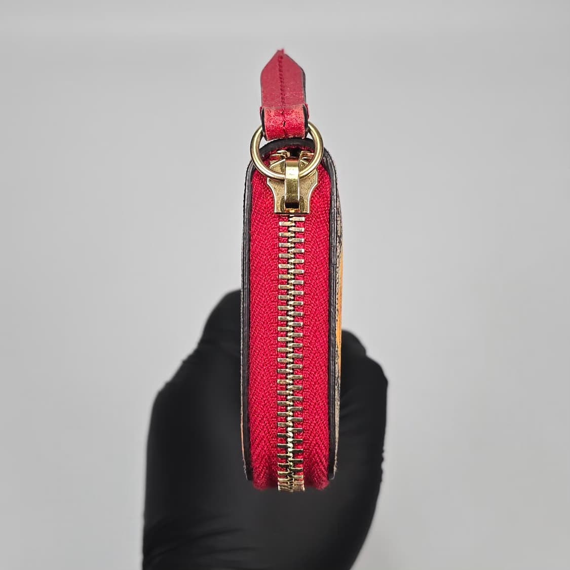 구찌 GG 슈프림 티안 지퍼 어라운드 카드 케이스 상품이미지5