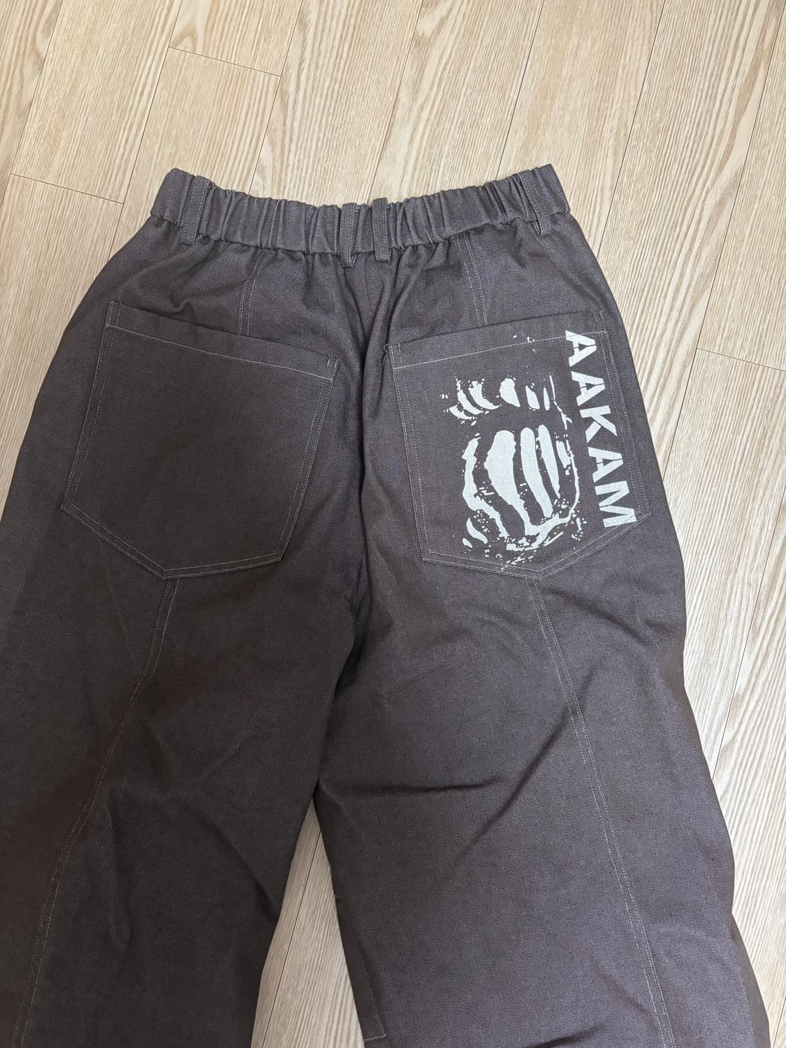 아캄 Knee Pin-tuck Printed Denim Pants 상품이미지4