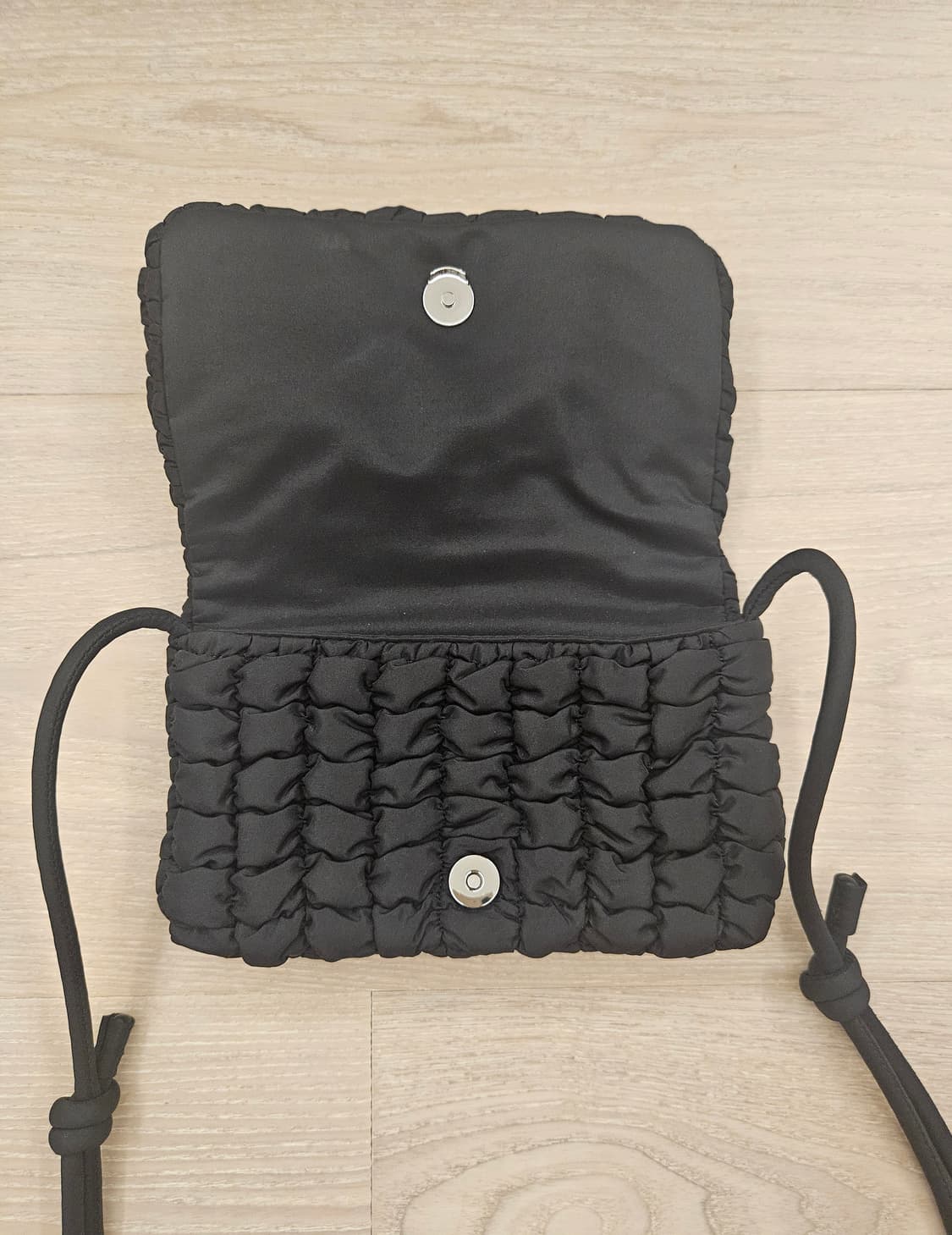 코스 퀼티드 크로스바디 메신저백 상품이미지3