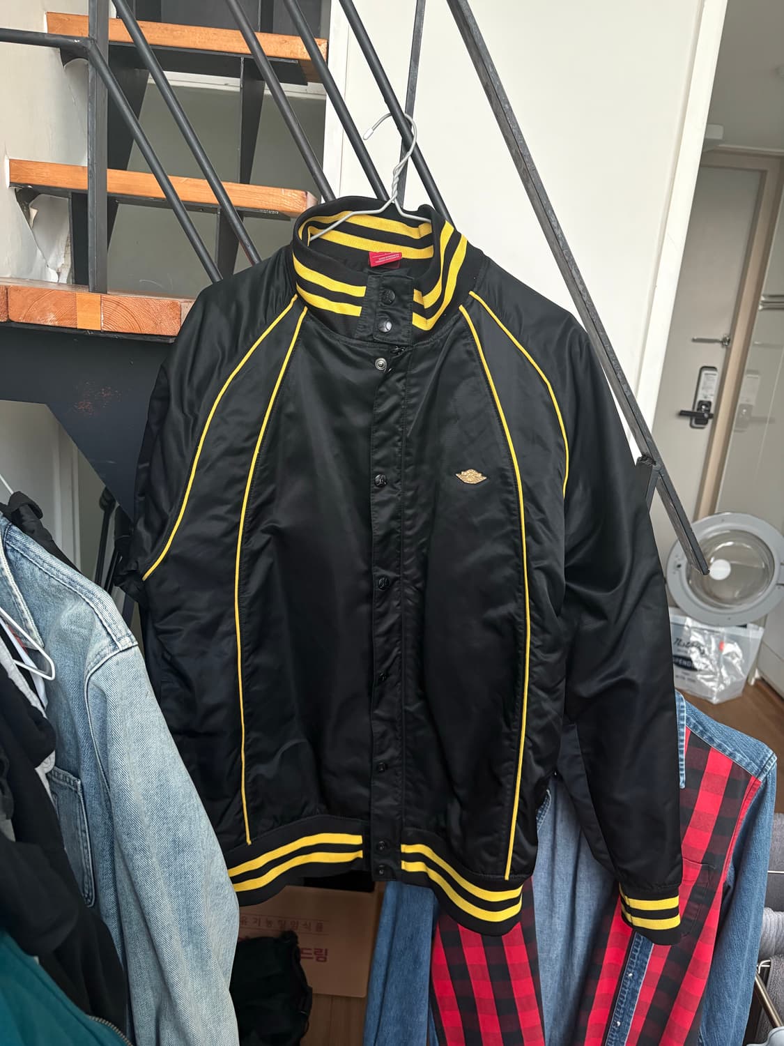 에어조던 윙로고 사틴 봄버자켓 상품이미지1