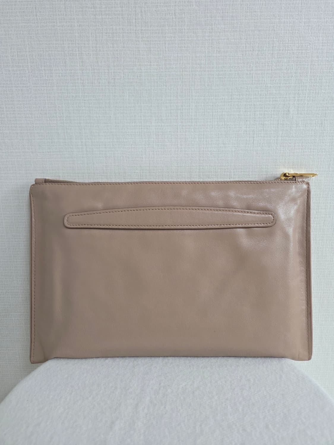 미우미우 스터드 클러치백 (베이지/핑크톤) 상품이미지2