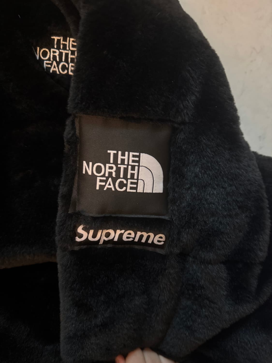 슈프림 x 노스페이스 스웨이드 눕시 자켓 블랙 - 23FW 상품이미지3