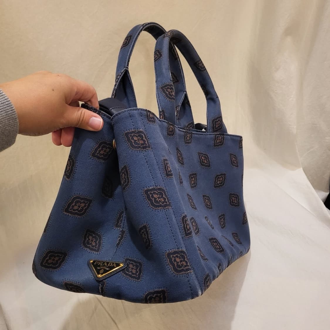 프라다 카나파 패턴 캔버스 토트백 가방 상품이미지3