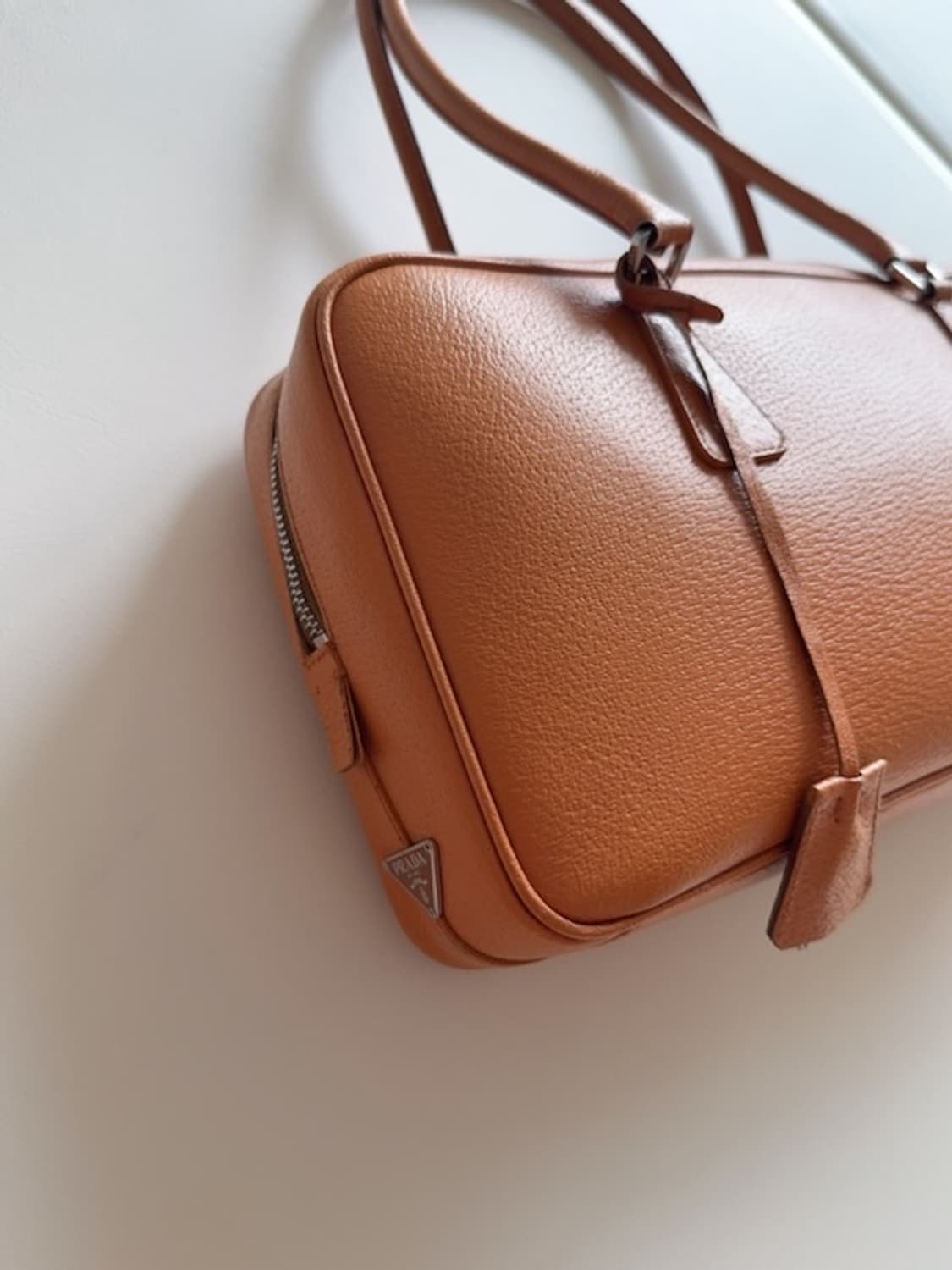 프라다 가죽 숄더백 상품이미지2