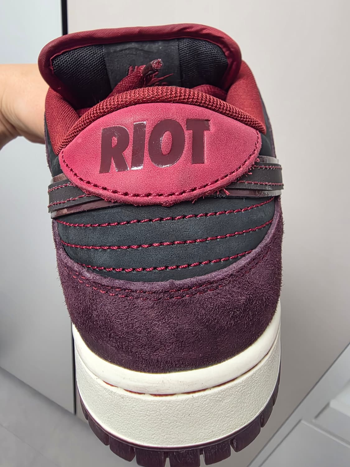 나이키 x 라이엇 스케이트샵 SB 덩크 로우 285 상품이미지5