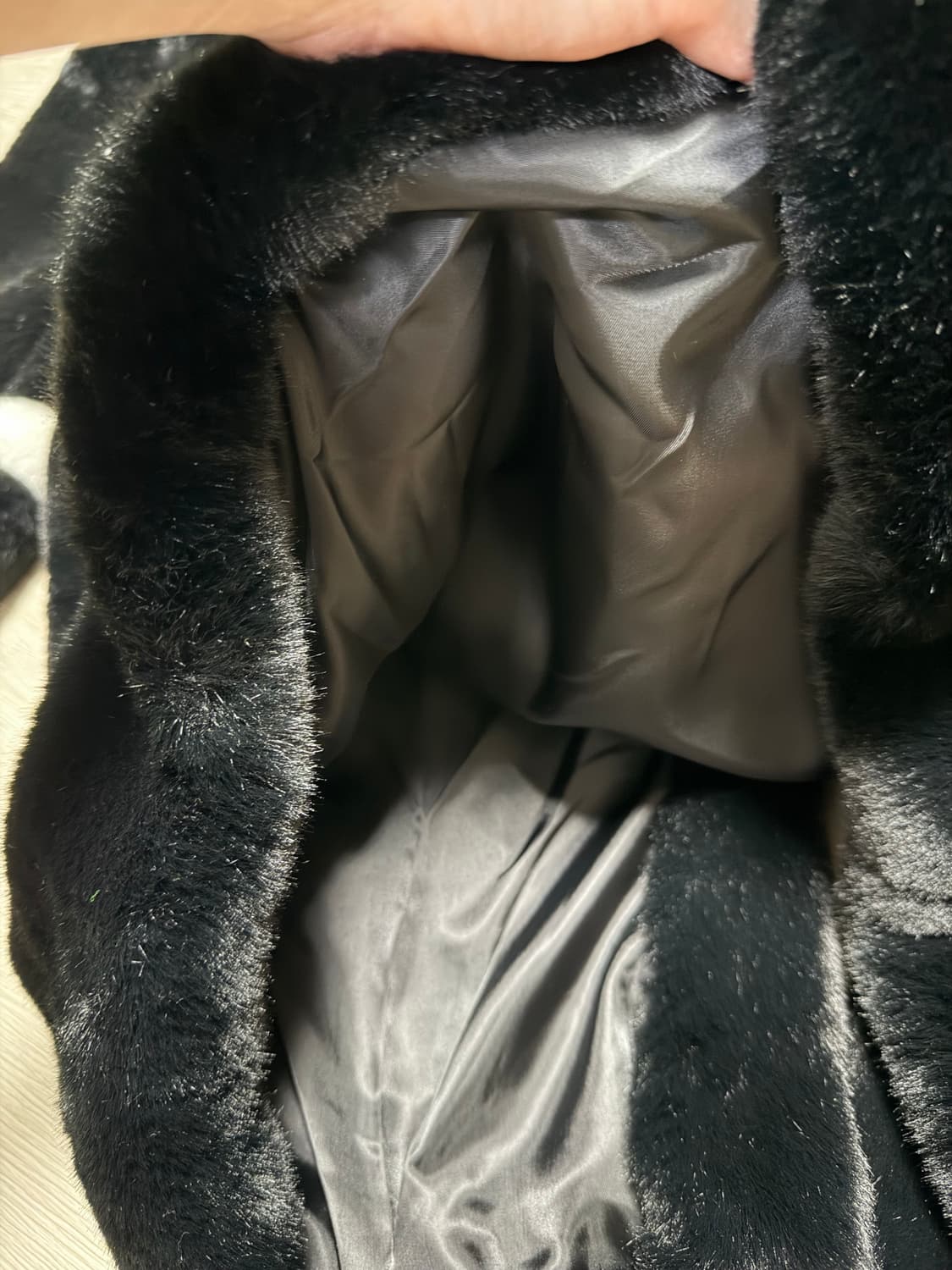 VOV 블랙 후드 에코퍼 롱 코트 상품이미지7