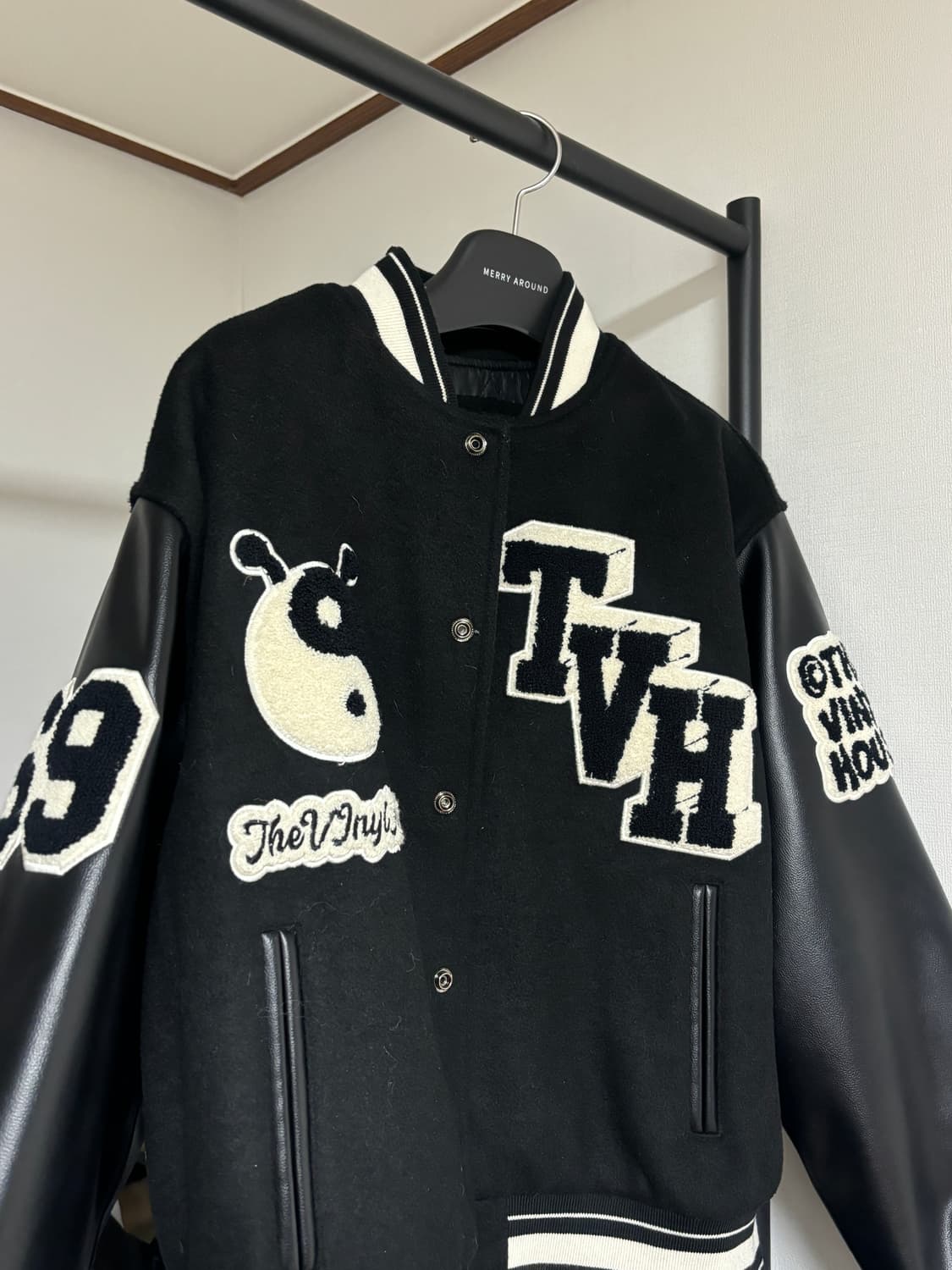 더바이닐하우스 바시티 자켓 상품이미지4