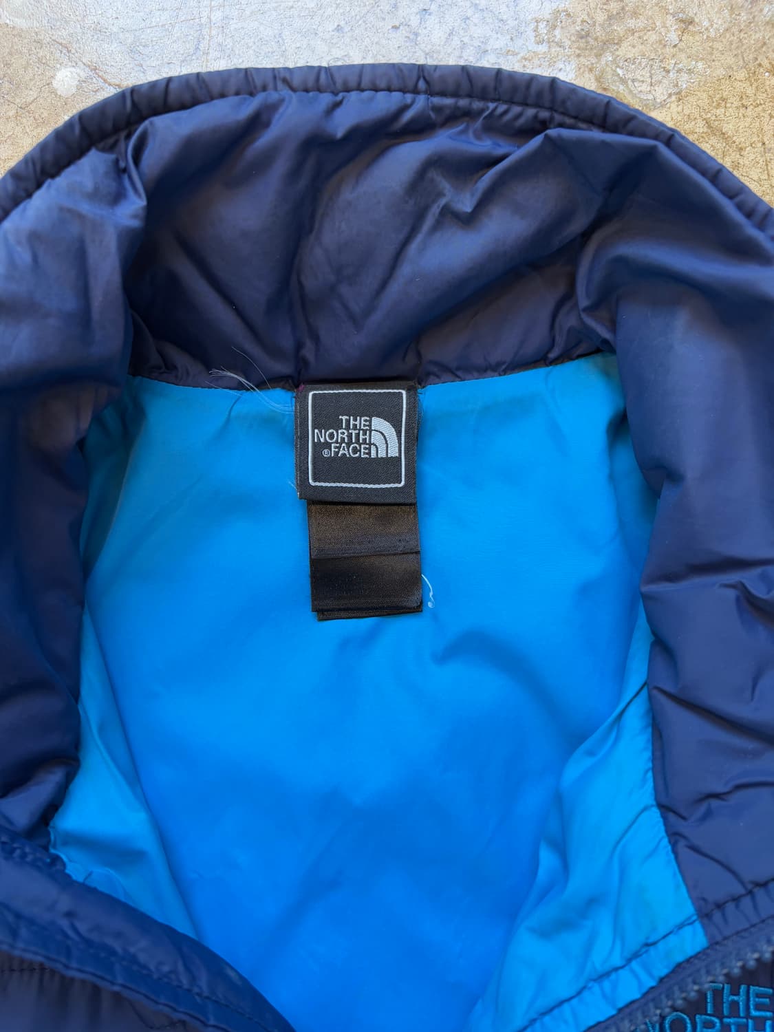 노스페이스 블루 자수 경량 패딩 상품이미지4
