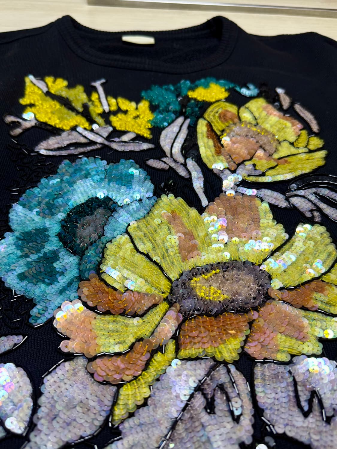 드리스반노튼 플라워 비즈 맨투맨 L 상품이미지3