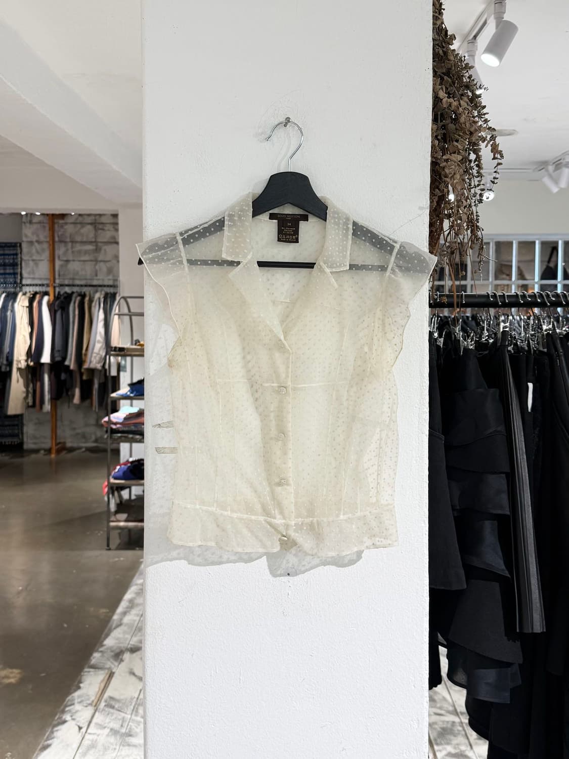 루이비통 아이보리 쉬어 도트 슬리브리스 셔츠 탑 상품이미지1