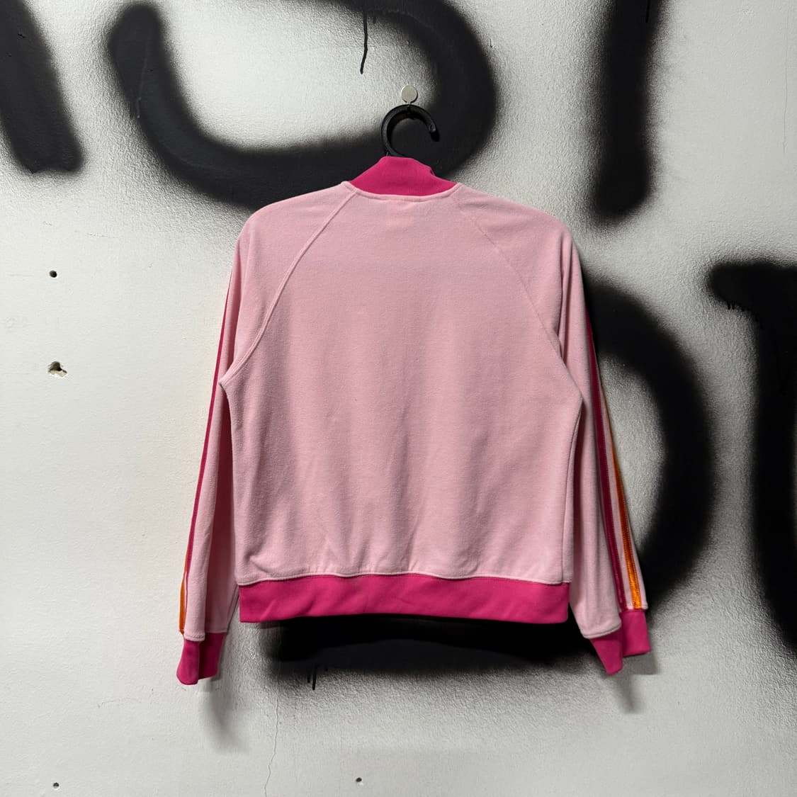 아디다스 자수 디테일 코튼 삼선 크롭 트랙탑 핑크 상품이미지2