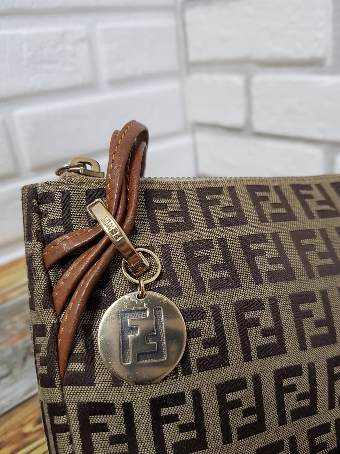 [정품] 펜디 주키노 금장 트리플스트랩 미니백 상품이미지3