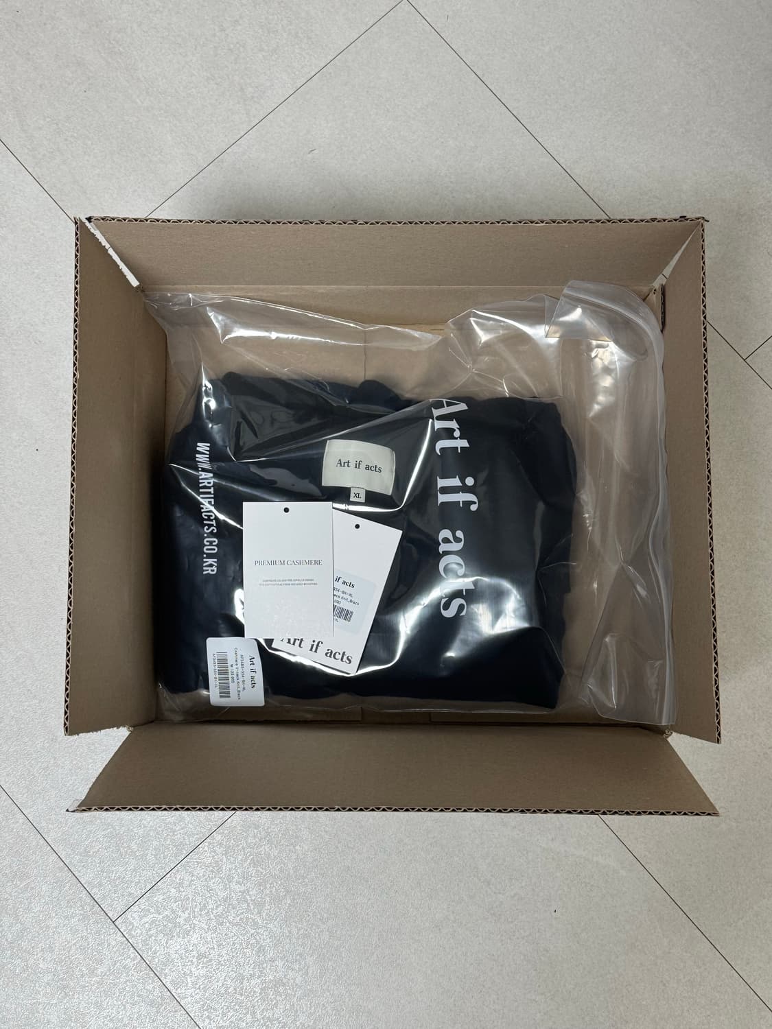 아트이프액츠 캐시미어 브이넥 니트 새상품 팝니다 상품이미지1