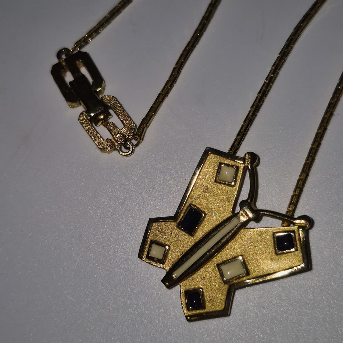 80s 지방시 골드 나비 조각 에나멜 칩 초커 상품이미지6