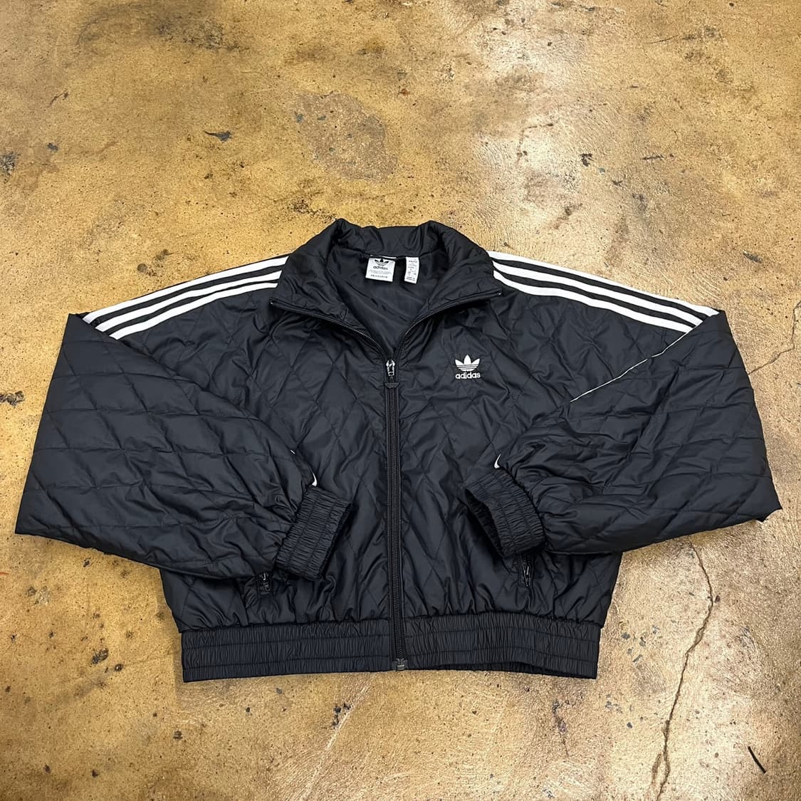 아디다스 블랙 리폼 크롭 숏 패딩  상품이미지2