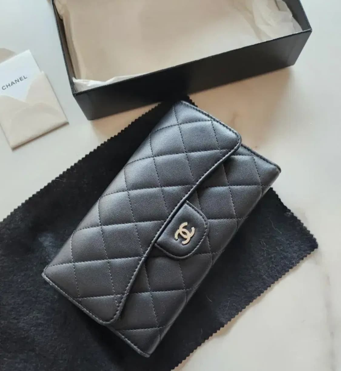 샤넬장지갑 클래식플랩 램스킨 은장
 상품이미지1