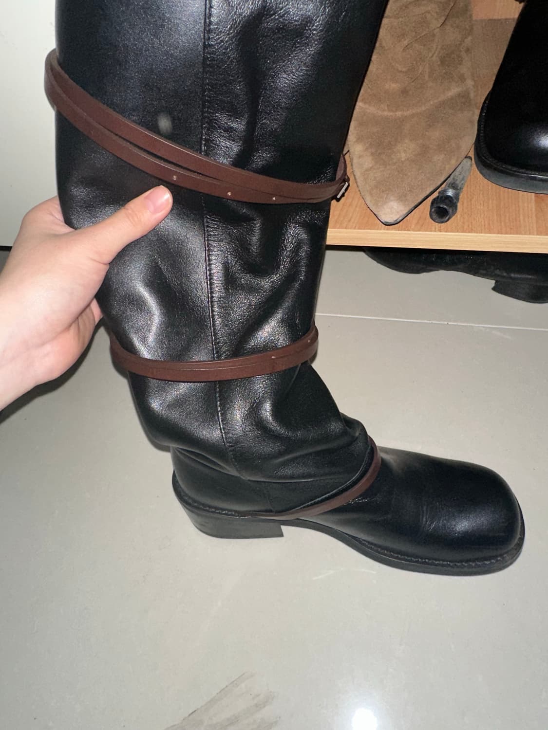 단종))풀박)) 아모멘토 25FW Belt Long Boots 240 상품이미지10