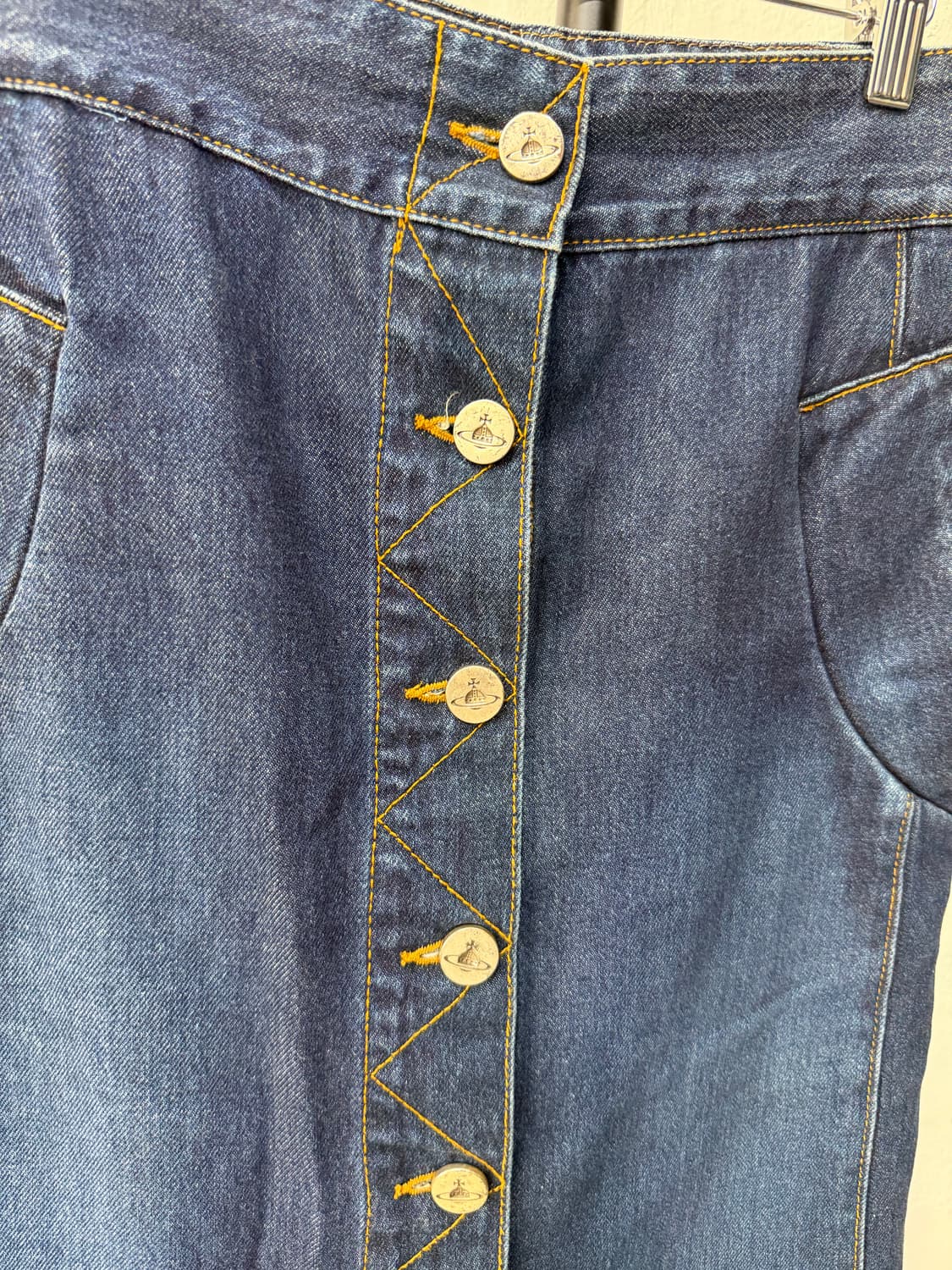 정품) 비비안웨스트우드 버튼 장식 데님 스커트 38(26) 상품이미지4