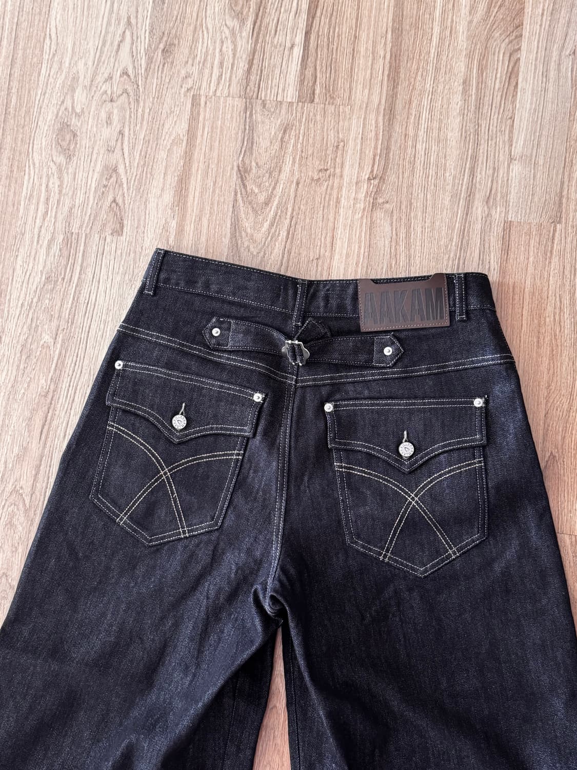 아캄 Cinch Back Denim Pants (Black) 상품이미지3