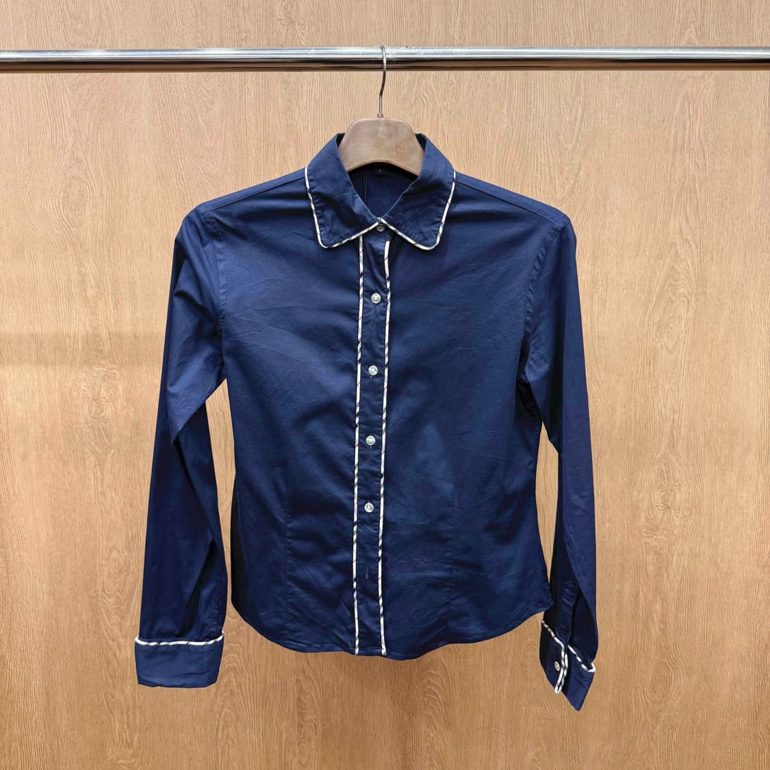 버버리 런던 긴팔 셔츠 배색 파이핑 디테일 슬림핏 네이비 상품이미지2