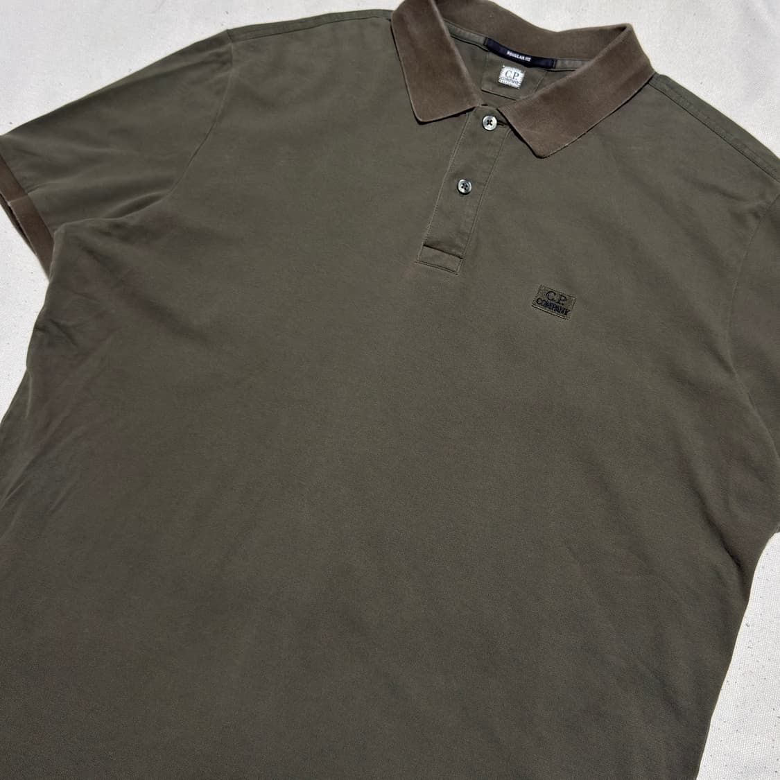 🫶🏻 C.P. 컴퍼니 레귤러 핏 카키 카라 반팔티🫶🏻 상품이미지2