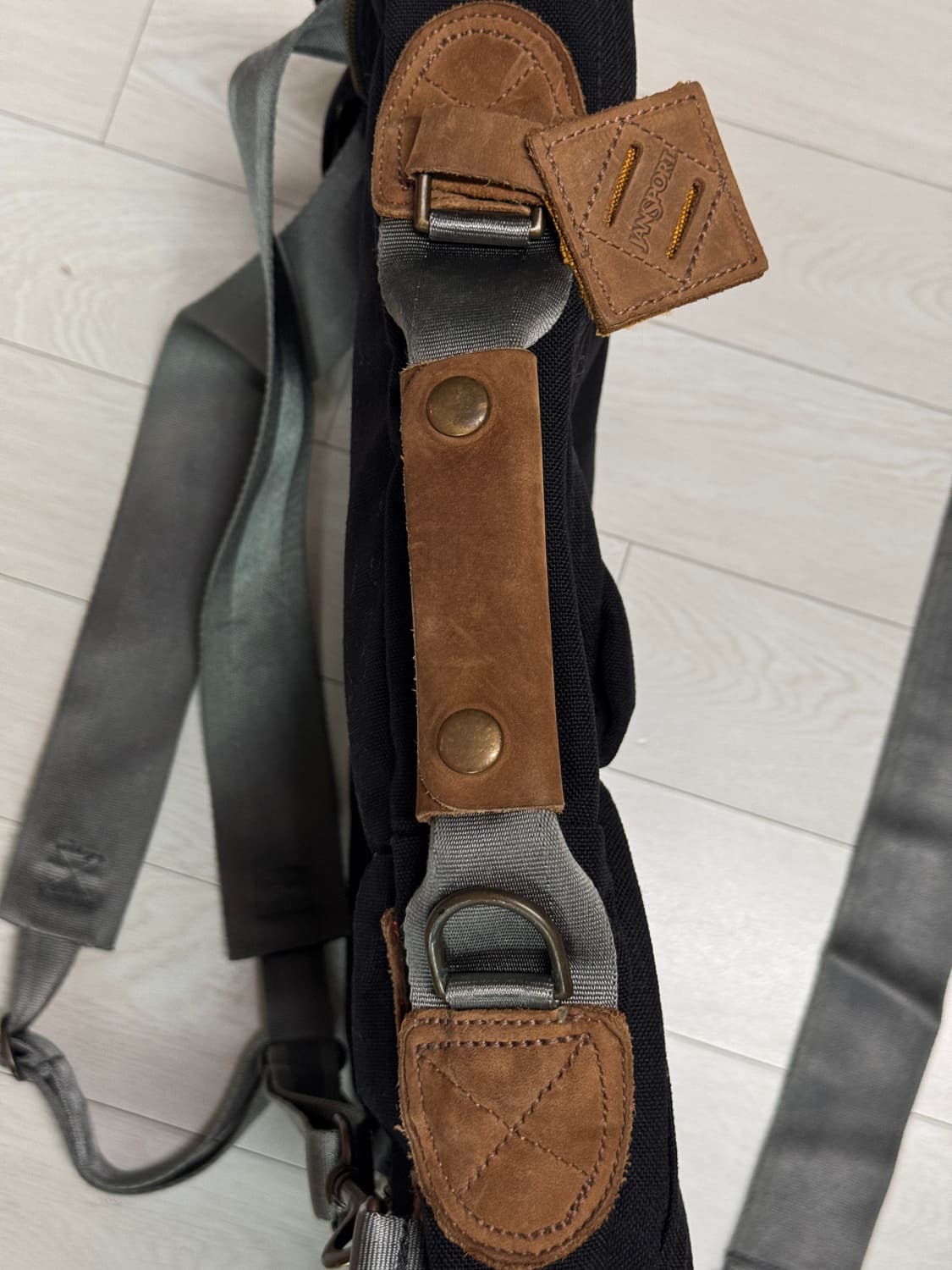 잔스포츠 헤리티지 백팩 검정색 상품이미지4