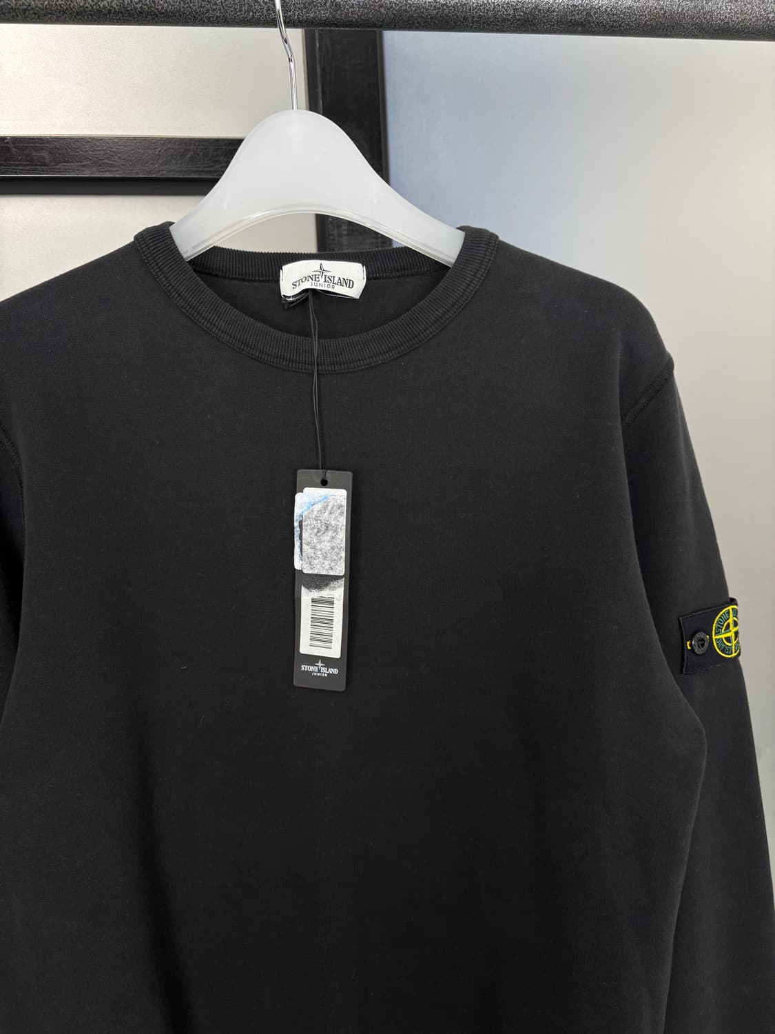 루키CK9750: 새상품 스톤 아일랜드 여성 블랙 맨투맨  상품이미지4