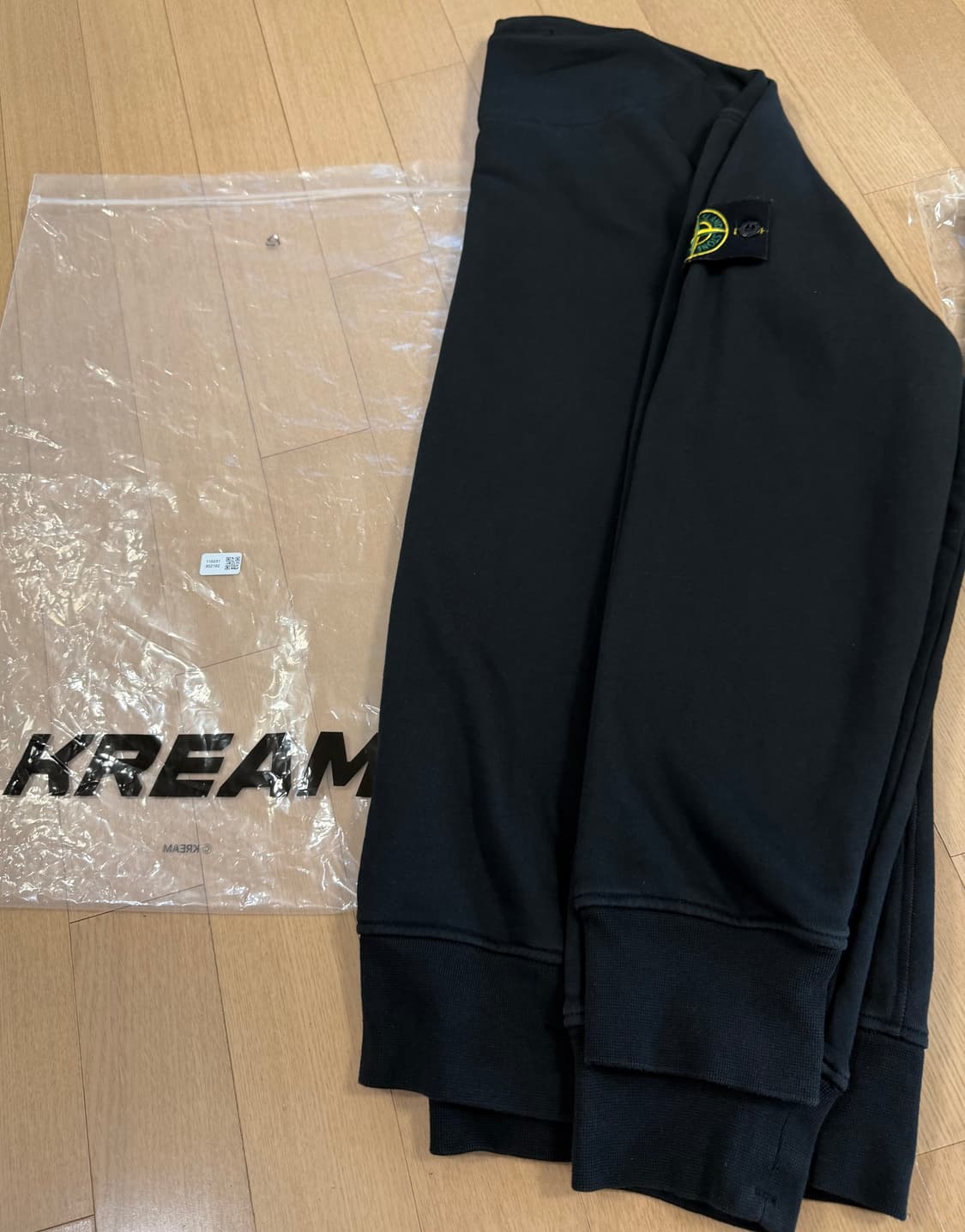 25년식 스톤아일랜드 블랙 맨투맨 xl 상품이미지1