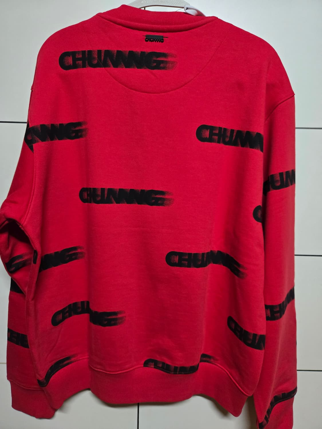 CHUNNNG 로고 그래픽 프린트 맨투맨(택달린새상품) 상품이미지4