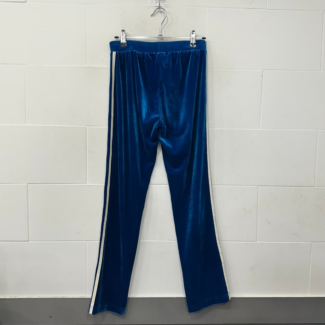 아디다스 벨벳 트레이닝 팬츠 상품이미지5