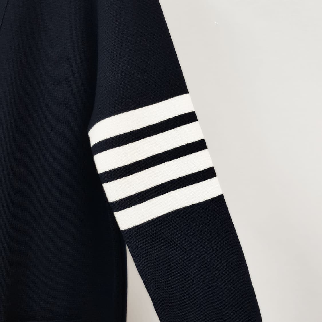 톰브라운 울 밀라노 스티치 4바 브이넥 롱 가디건 FKC289A 상품이미지3