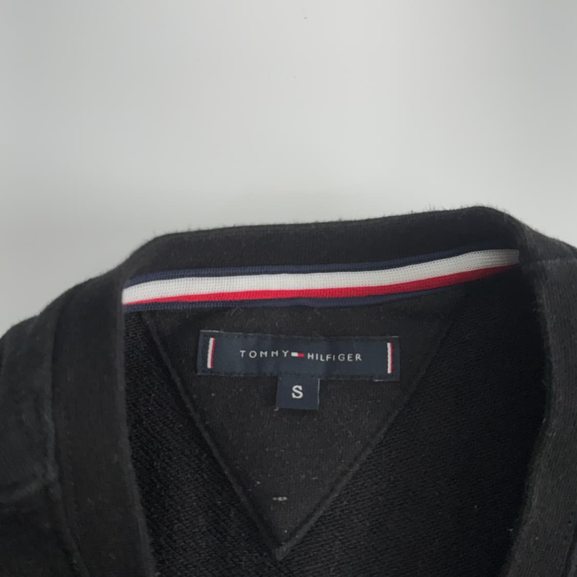 Tommy Hilfiger 타미힐피거 스펠아웃 로고 블랙 맨투맨 상품이미지5