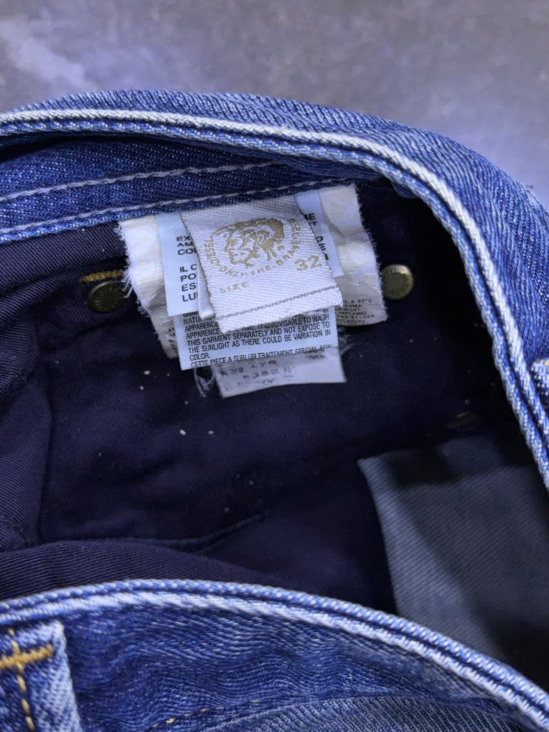 디젤 라키 빈티지 데미지 워싱 레귤러 스트레이트핏 데님팬츠 32 상품이미지10