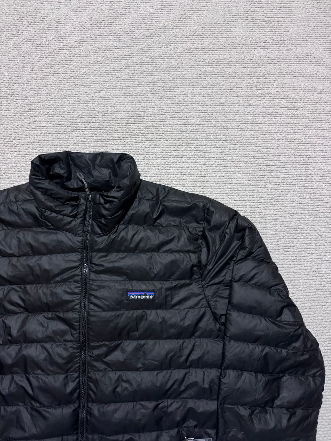 파타고니아 구스다운 경량 패딩 블랙 M 상품이미지3