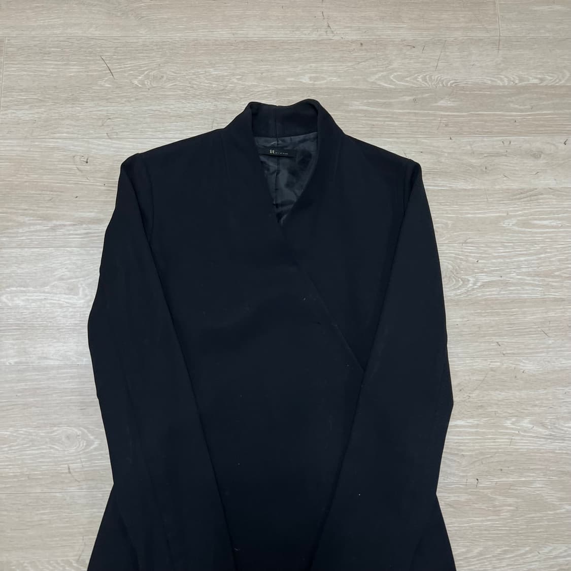 잇미샤 여성 노카라 랩 롱코트 [블랙] 82-92-155 상품이미지2