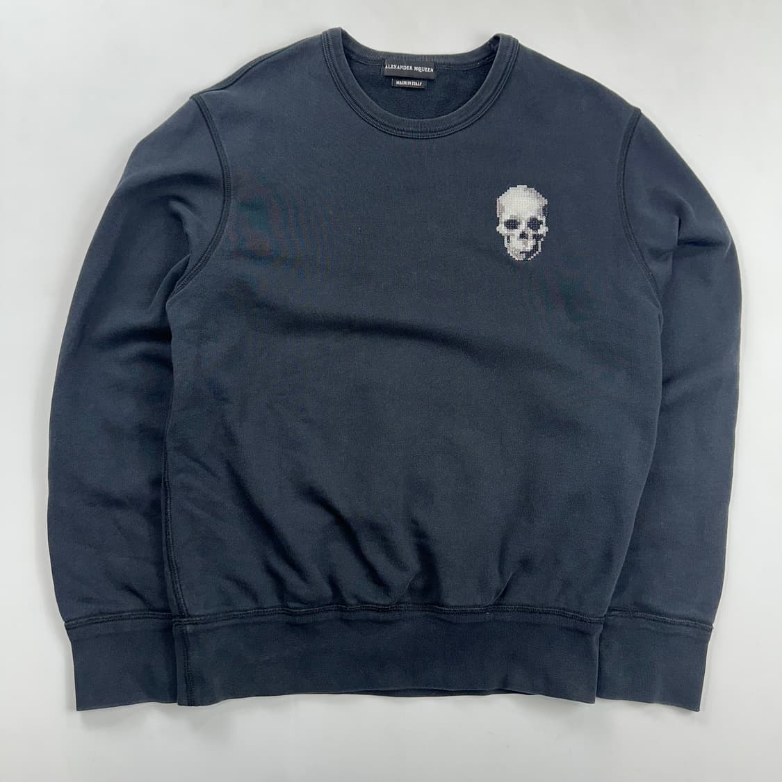 알렉산더 맥퀸 스컬자수로고 맨투맨 상품이미지1