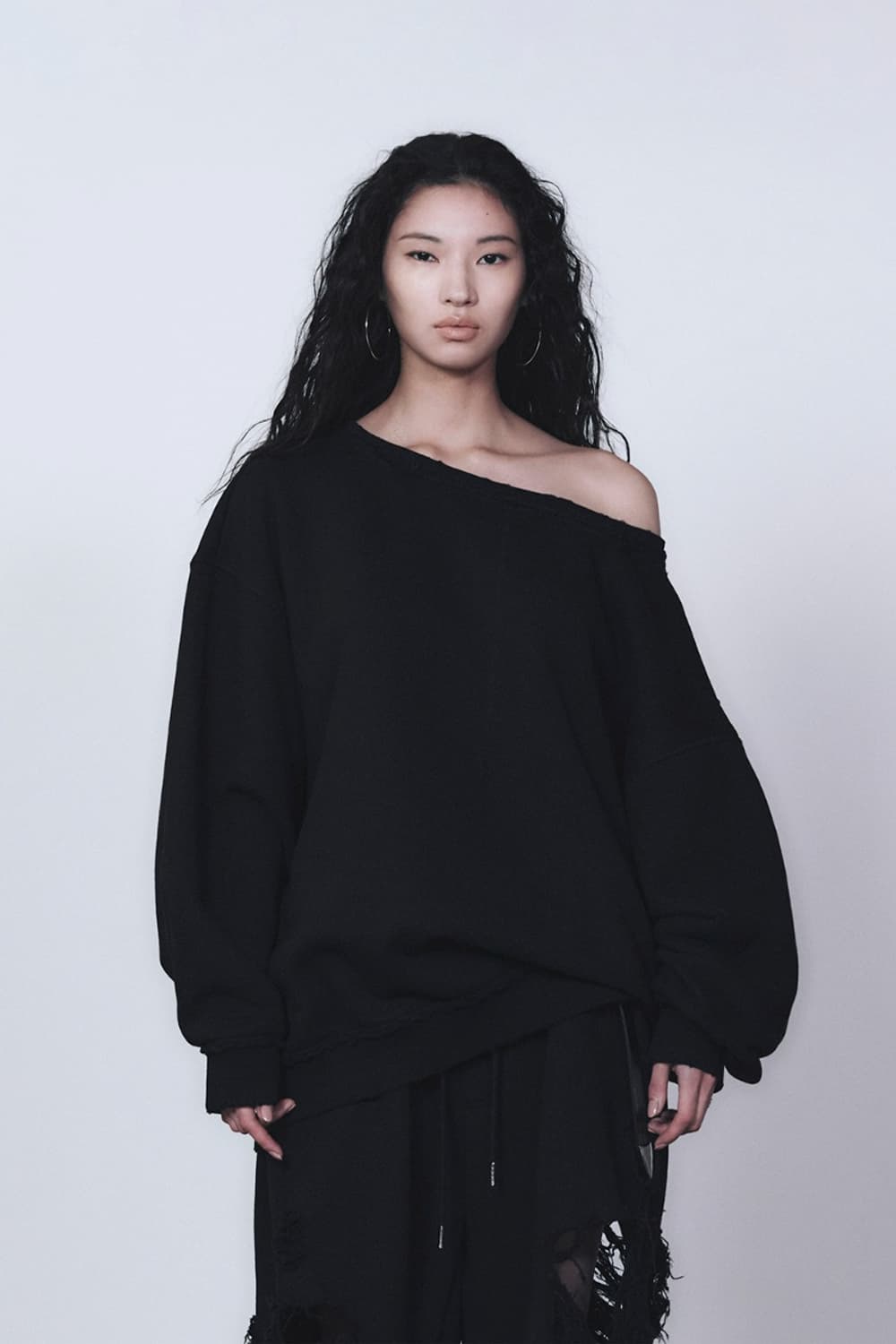 트리밍버드 데미지 보트넥 맨투맨 상품이미지1