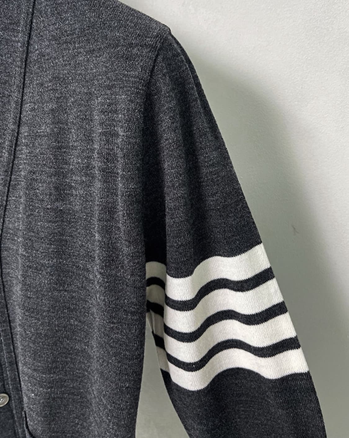 새상품 톰브라운 4선 가디건 상품이미지5