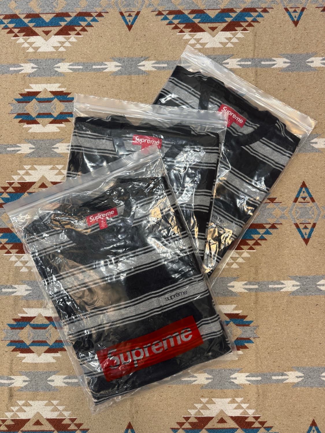 [M] 슈프림 스트라이프 포켓 롱슬리브 탑 블랙 - 25FW 상품이미지7