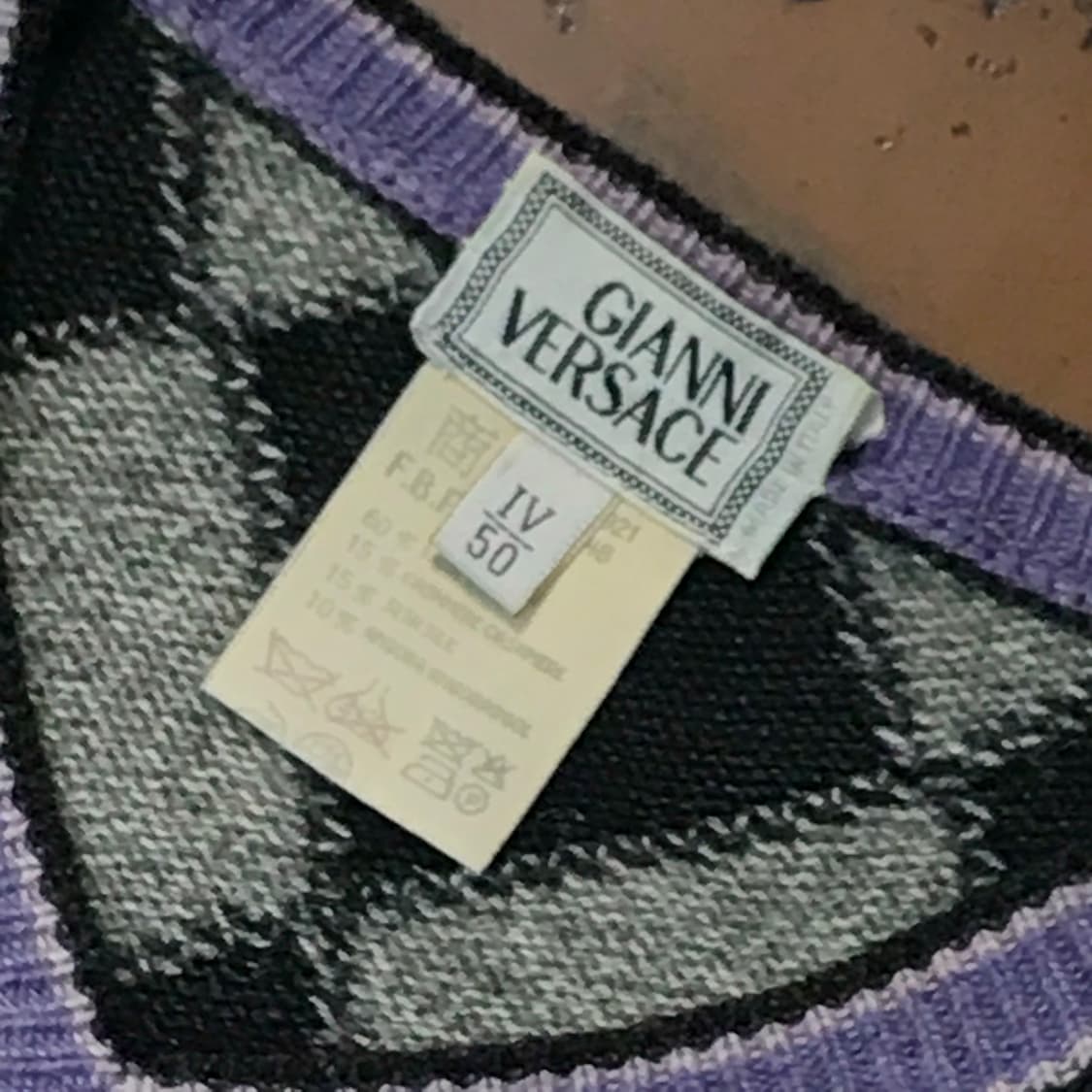 베르사체 캐시미어 혼방 아가일 패턴 브이넥 니트 남성 110 사이즈  상품이미지4