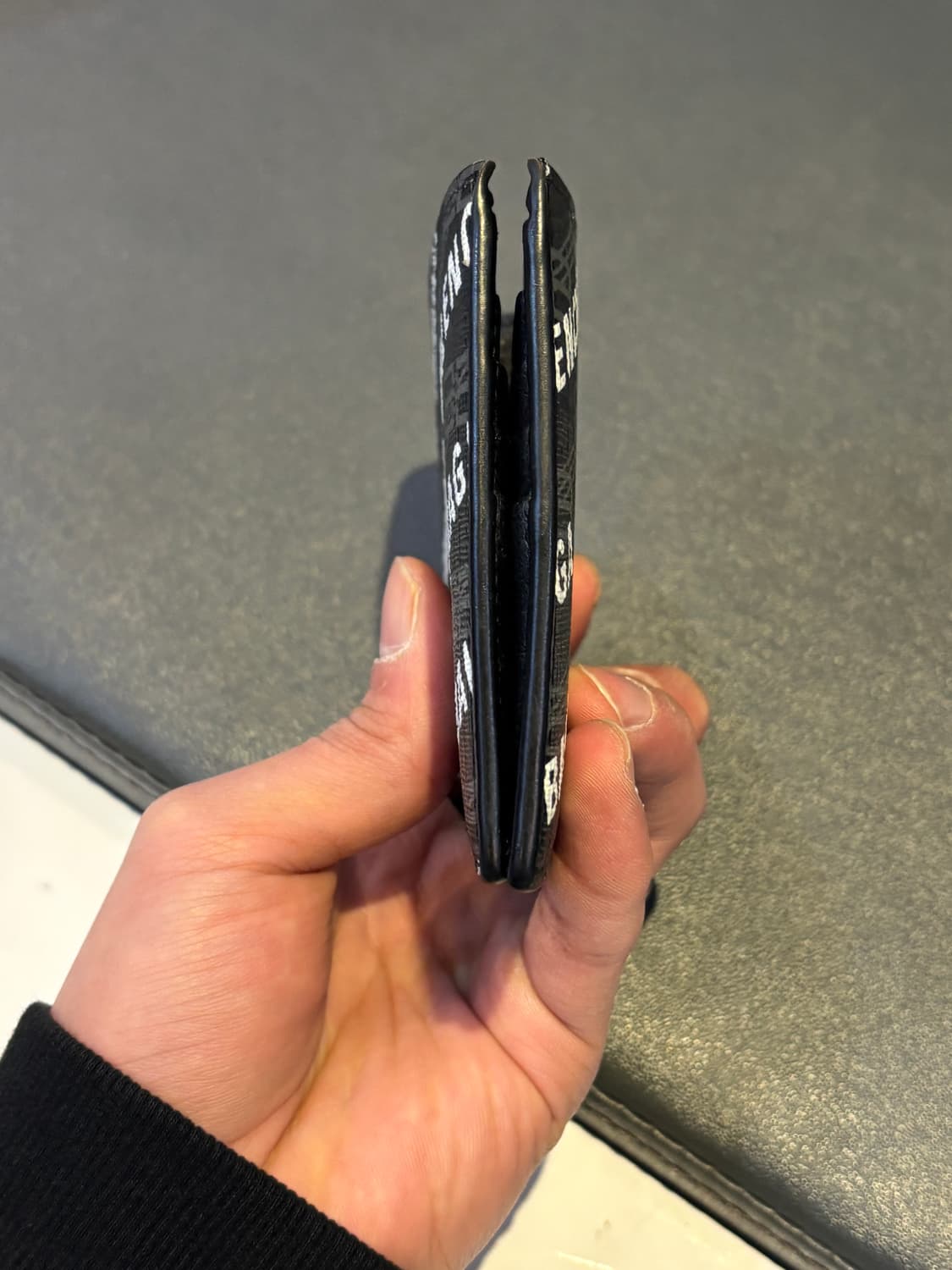 발렌시아가 BB 모노그램 로고 반지갑 블랙 상품이미지6