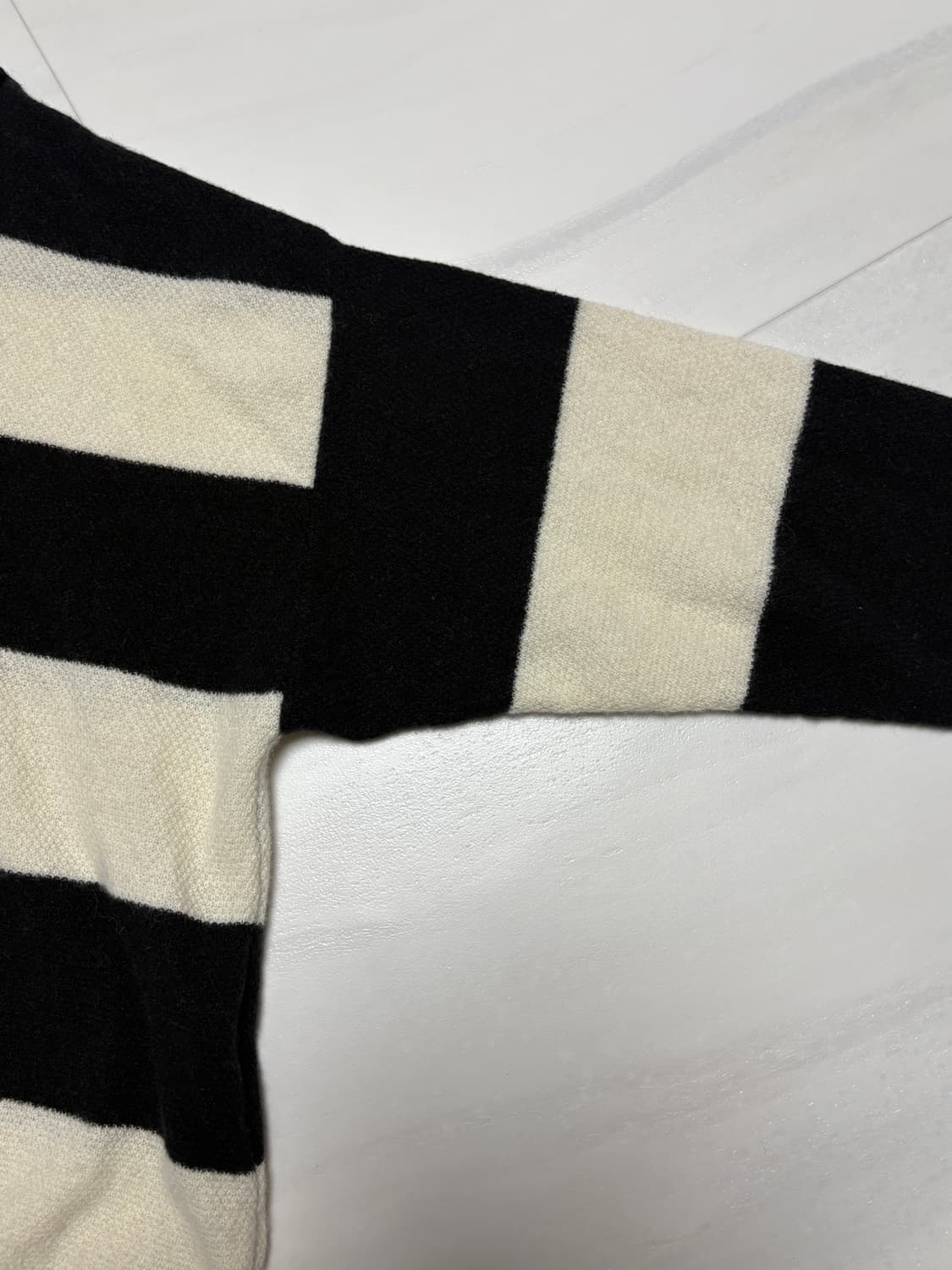 리프레젠트 스트라이프 데미지 니트 상품이미지3