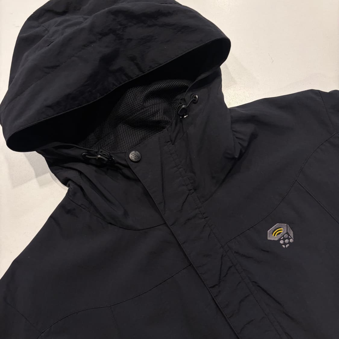 [S] 마운틴하드웨어 블랙 바람막이 후드 자켓 D347 상품이미지3